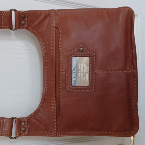 Fossil Leather Flap Organizer Bag! - Picture 4 of 16